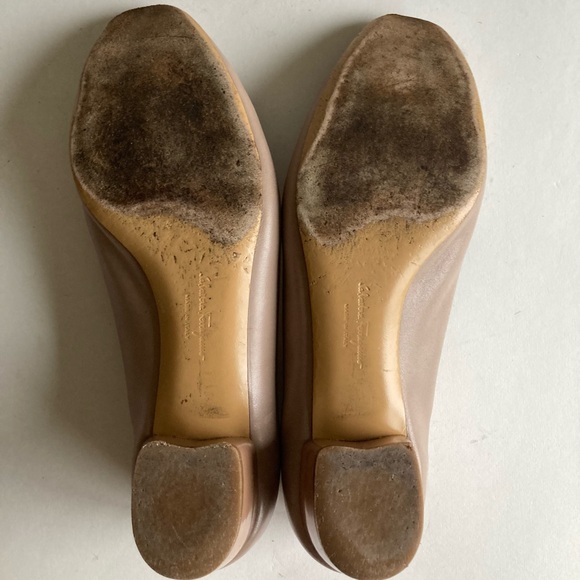 Salvadore Ferrogamo Dust Pink Leather Logo Bow Heels Size 7 - Picture 12 of 16